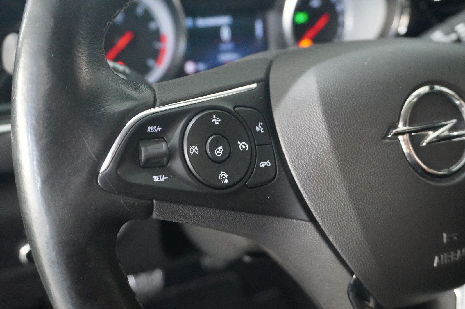 Fahrzeugabbildung Opel Insignia B GS 1.5T DYNAMIC NAVI/LED/SPORT/SH/AHK