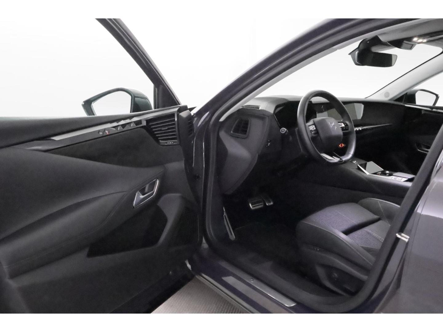 DS Automobiles DS4 1.2PT Aut.130 Etoile Alcantara+LED+HUD+TEMPO