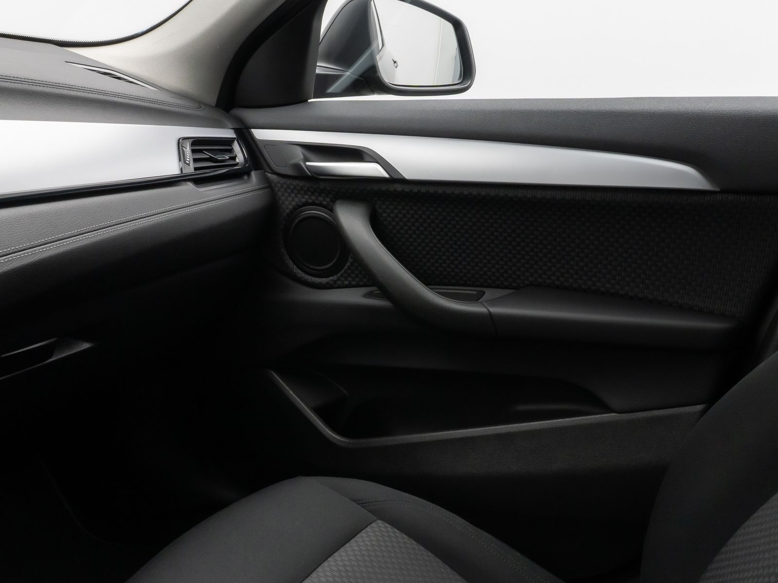 Fahrzeugabbildung BMW X2 sD18i Parkassistent DAB Navigation Lordos LED
