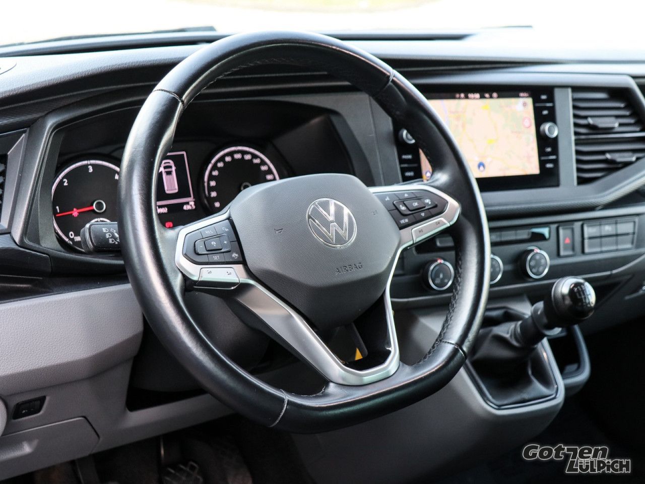 Fahrzeugabbildung Volkswagen Transporter Kombi 2.0 TDI Navi Klima PDC AHK