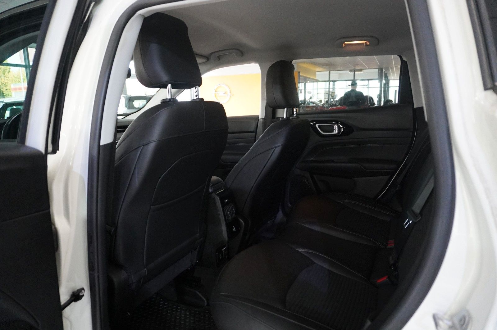 Fahrzeugabbildung Jeep Compass 1.3T GSE LIMITED NAVI/LED/360°/VIRT/DAB+