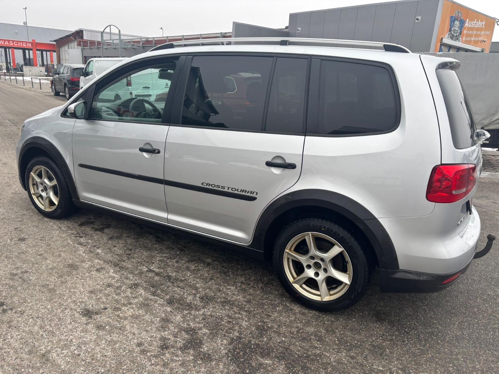 Volkswagen Touran Cross 7 Sitzer