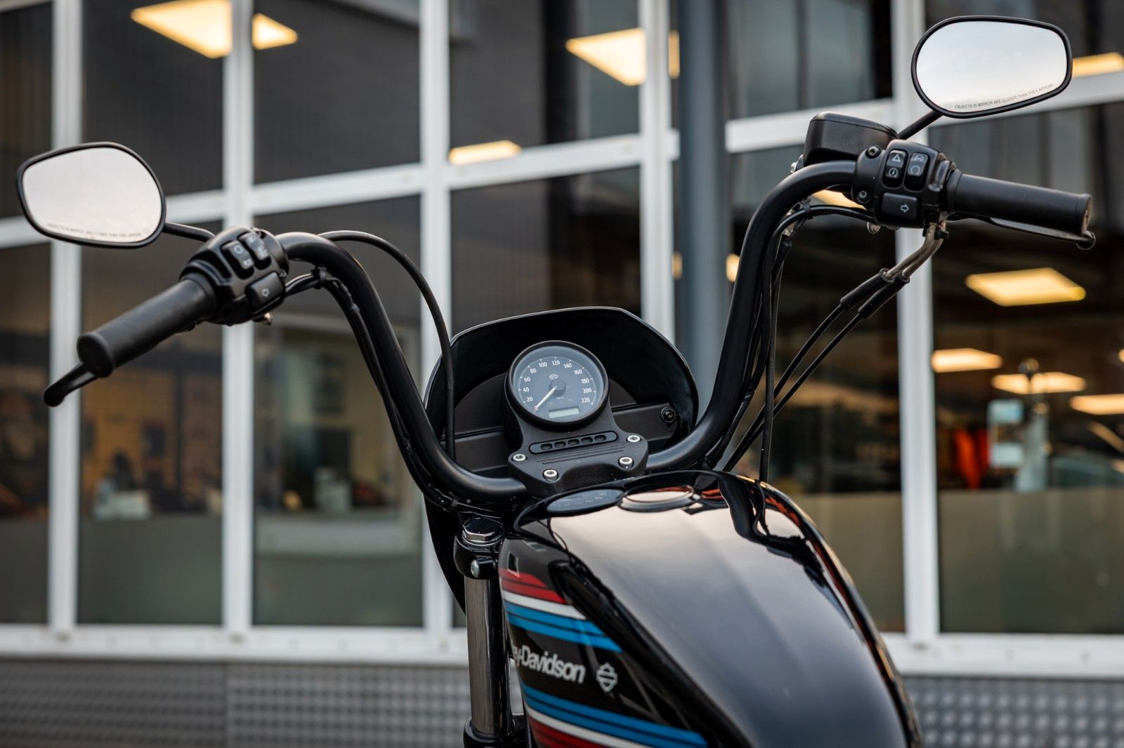 Fahrzeugabbildung Harley-Davidson XL883N - Iron 883 Auspuff - Kesstech - Ape