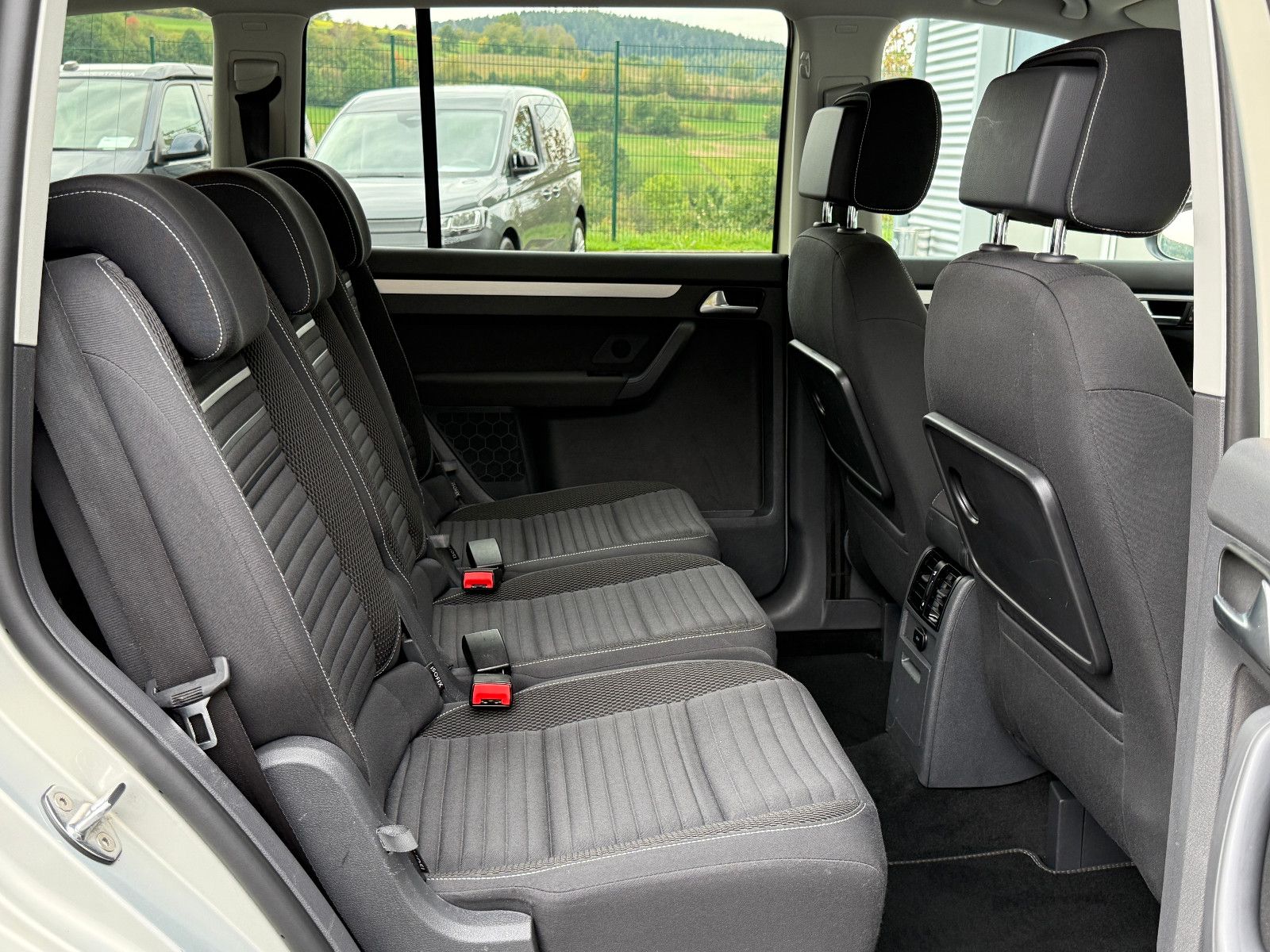 Fahrzeugabbildung Volkswagen Touran Cup 1.2 TSI 7-Sitzer Bi-Xenon GRA SHZ PDC