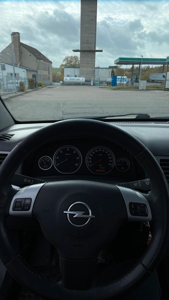 Opel Vectra 2005 — photo 10