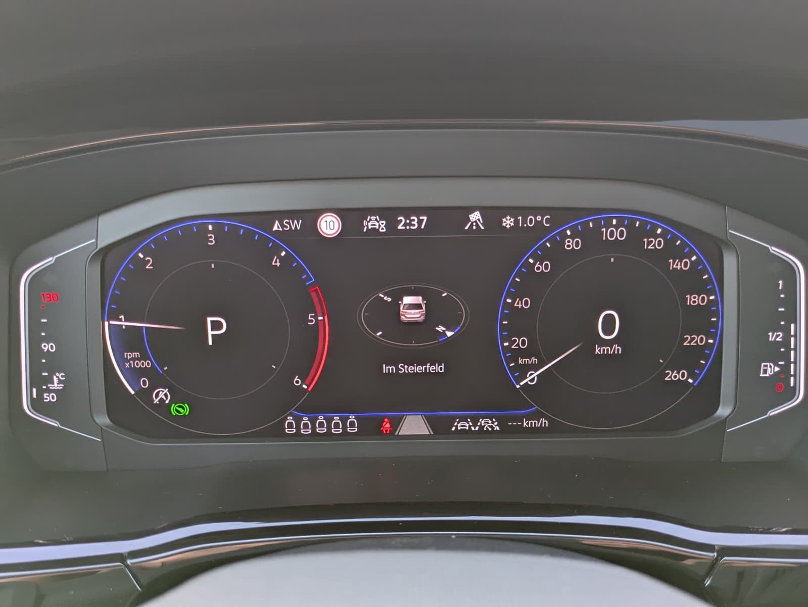 Fahrzeugabbildung Volkswagen Touran 2.0 DSG R-Line High. Pano 7-Si IQ.Dri AHK