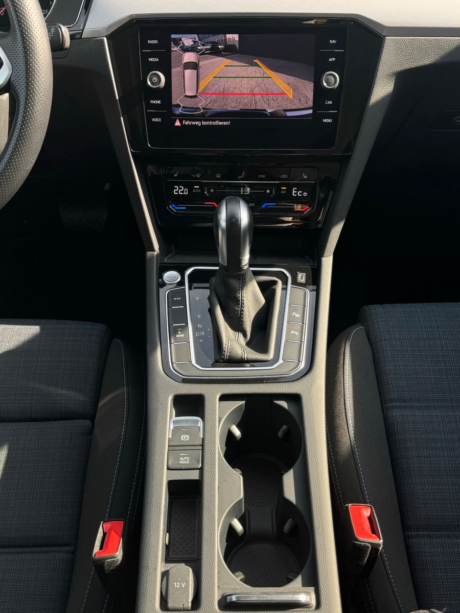Fahrzeugabbildung Volkswagen Passat GTE Massage Kamera LED ACC SHZ