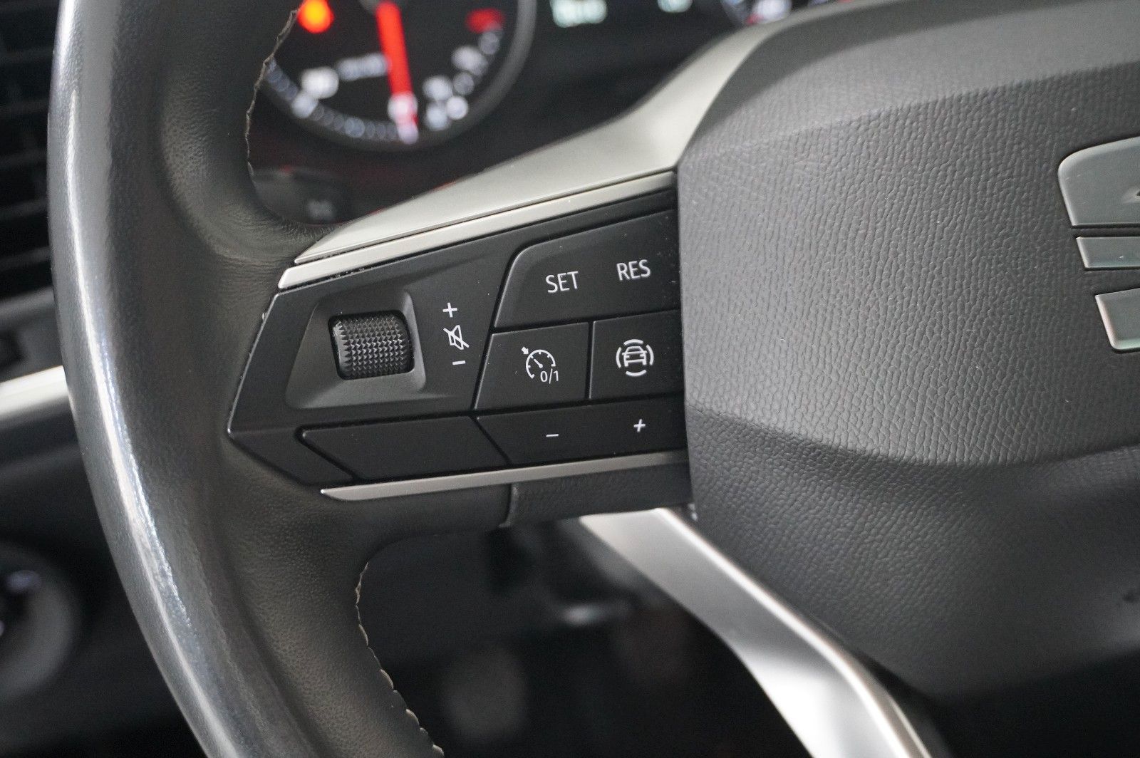 Fahrzeugabbildung SEAT Ateca 2.0 TDI STYLE NAVI/LED/SHZ/TEMP./PDC/DAB+