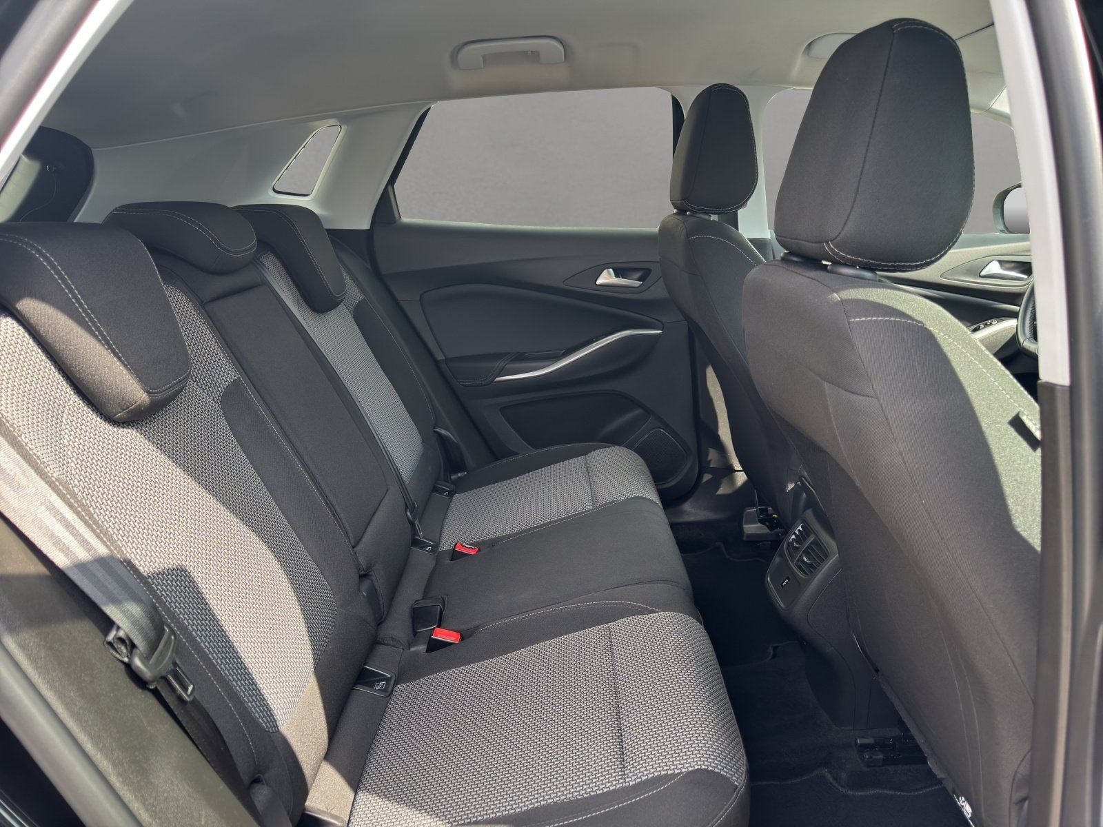 Fahrzeugabbildung Opel Grandland 1.2 Turbo Aut. GS Line/KAMERA/SHZ/NAVI