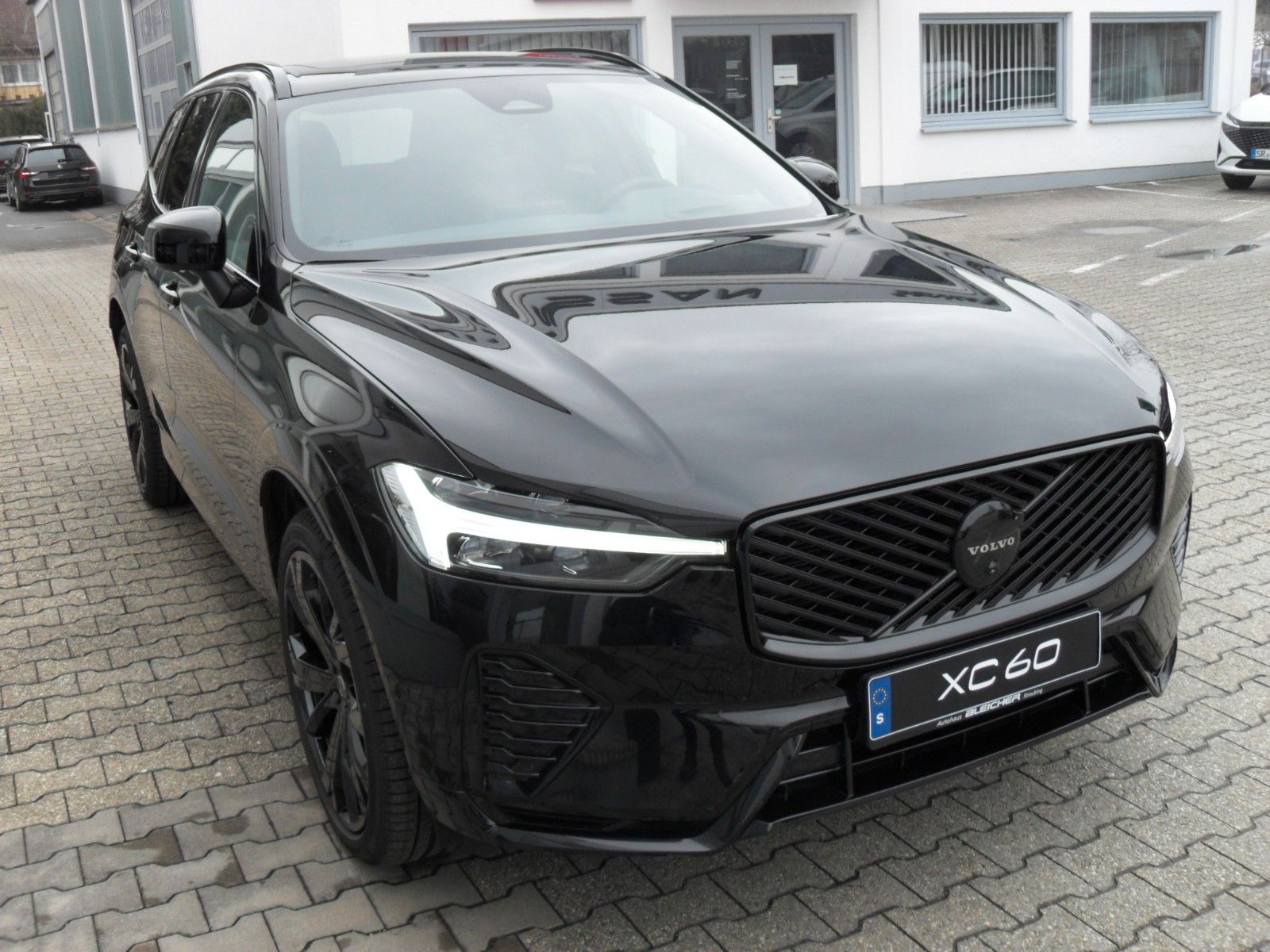 Fahrzeugabbildung Volvo XC 60 B5 Plus Black Edition AWD