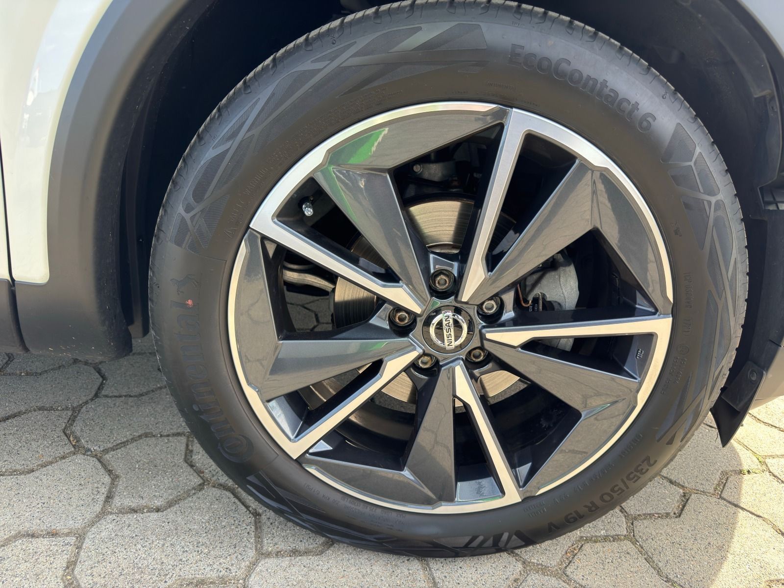 Fahrzeugabbildung Nissan Qashqai 1.3 DIG-T Tekna*AHK*360°Cam*Head-Up*eHec