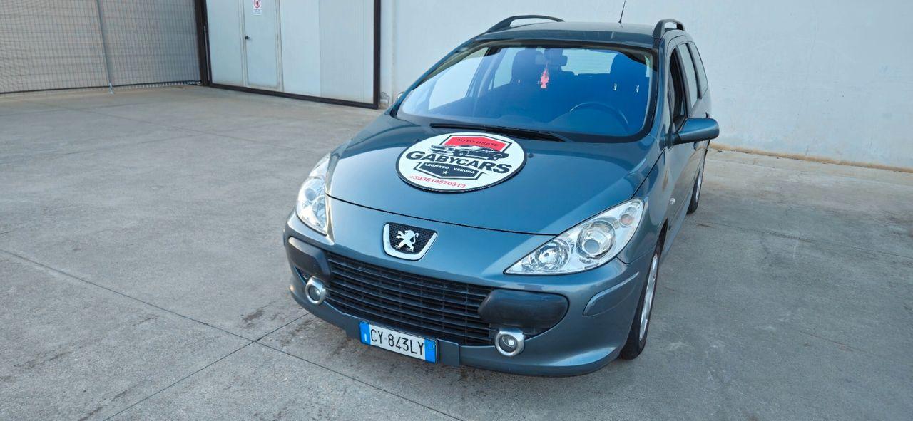 Peugeot 307 2006 — rear view