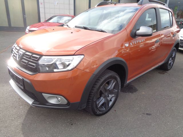 Dacia Sandero II Stepway Celebration  Teilleder/Navi