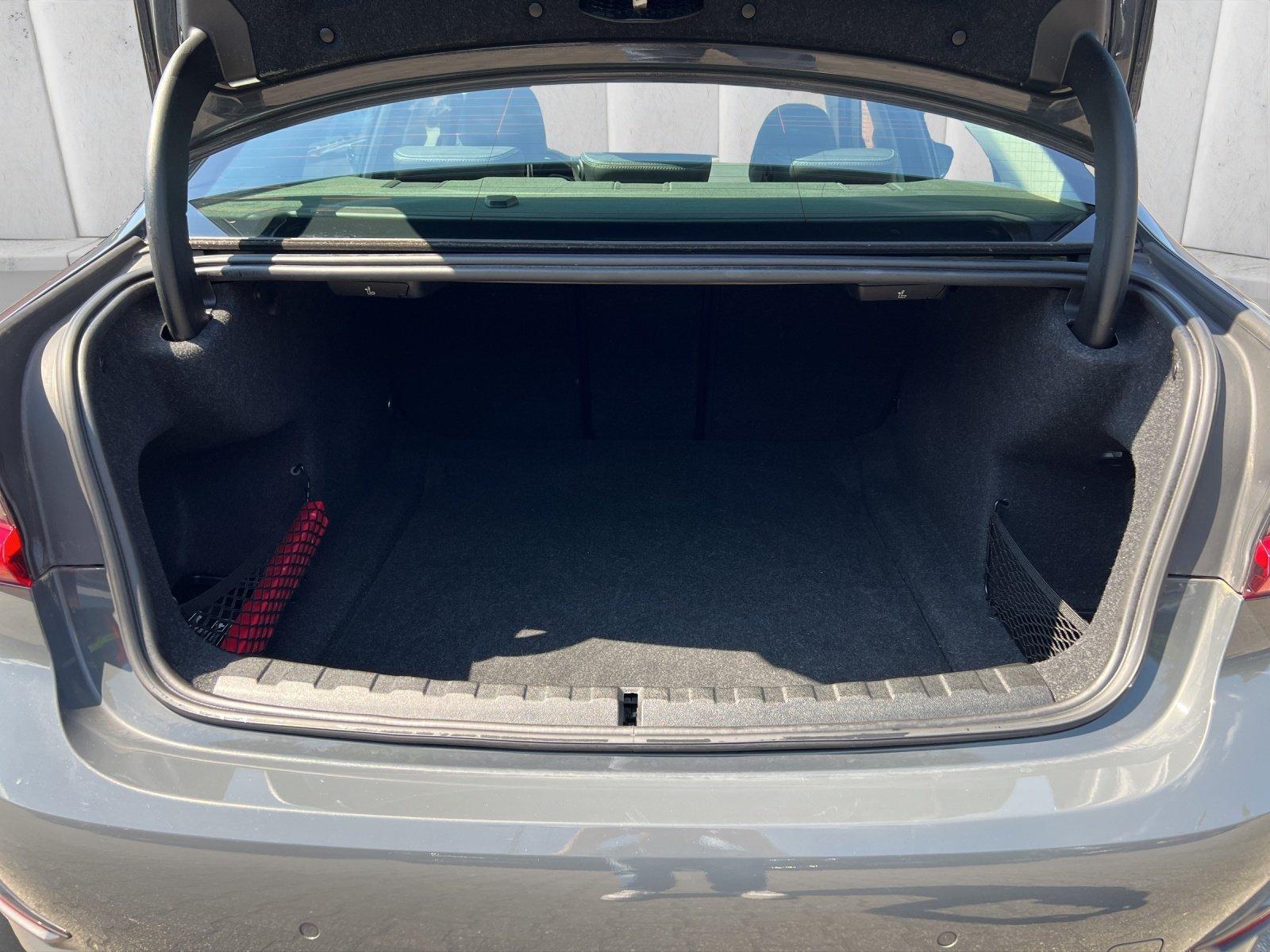BMW 3er - 330 i Sport Line*Headup*Schiebedach