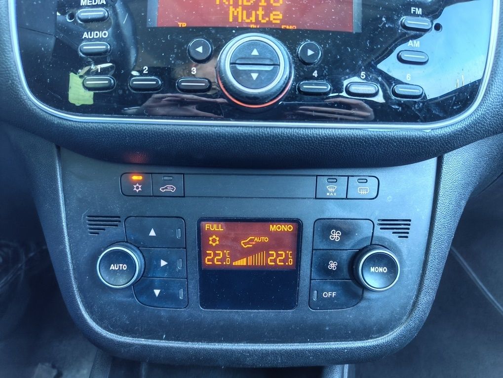 Fahrzeugabbildung Fiat Punto Lounge 1.3 16V Mjet