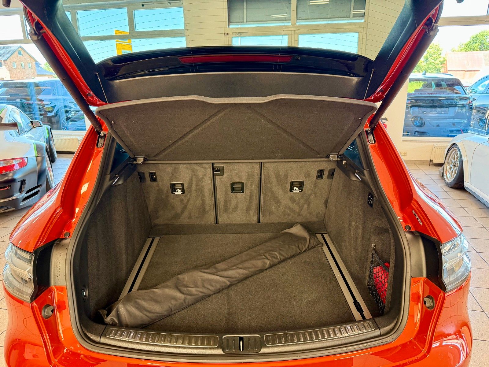 Fahrzeugabbildung Porsche Macan GTS Panorama/AHK/SportChrono/21Zoll/360