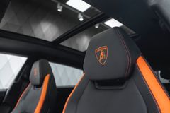 Urus 4.0 V8 SE GREY/BLACK ORANGE PANO B&amp;O