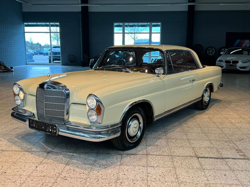 Mercedes-Benz 220