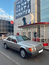 Mercedes-Benz E 230 / W124 / TÜV Neu bis 2027 - Mercedes-Benz W124 aus dem Jahr 1988