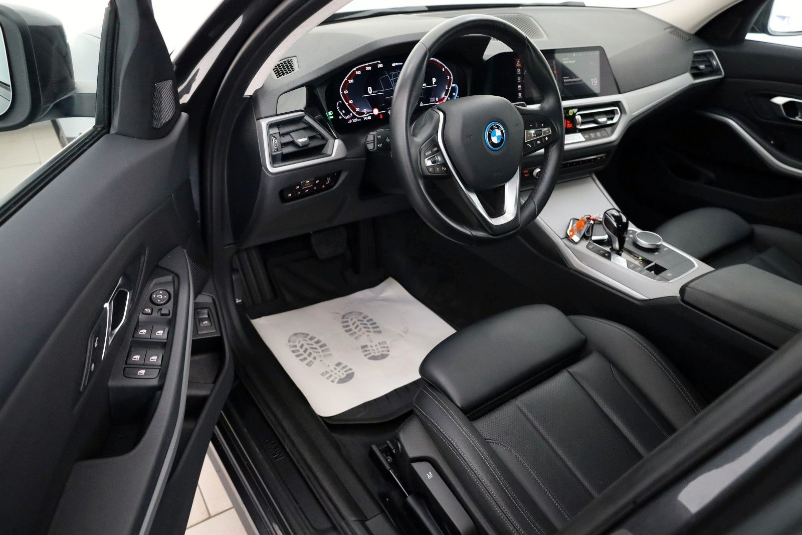Fahrzeugabbildung BMW 320e Touring Advantage Leder,Navi,LED,Kamera,AHK