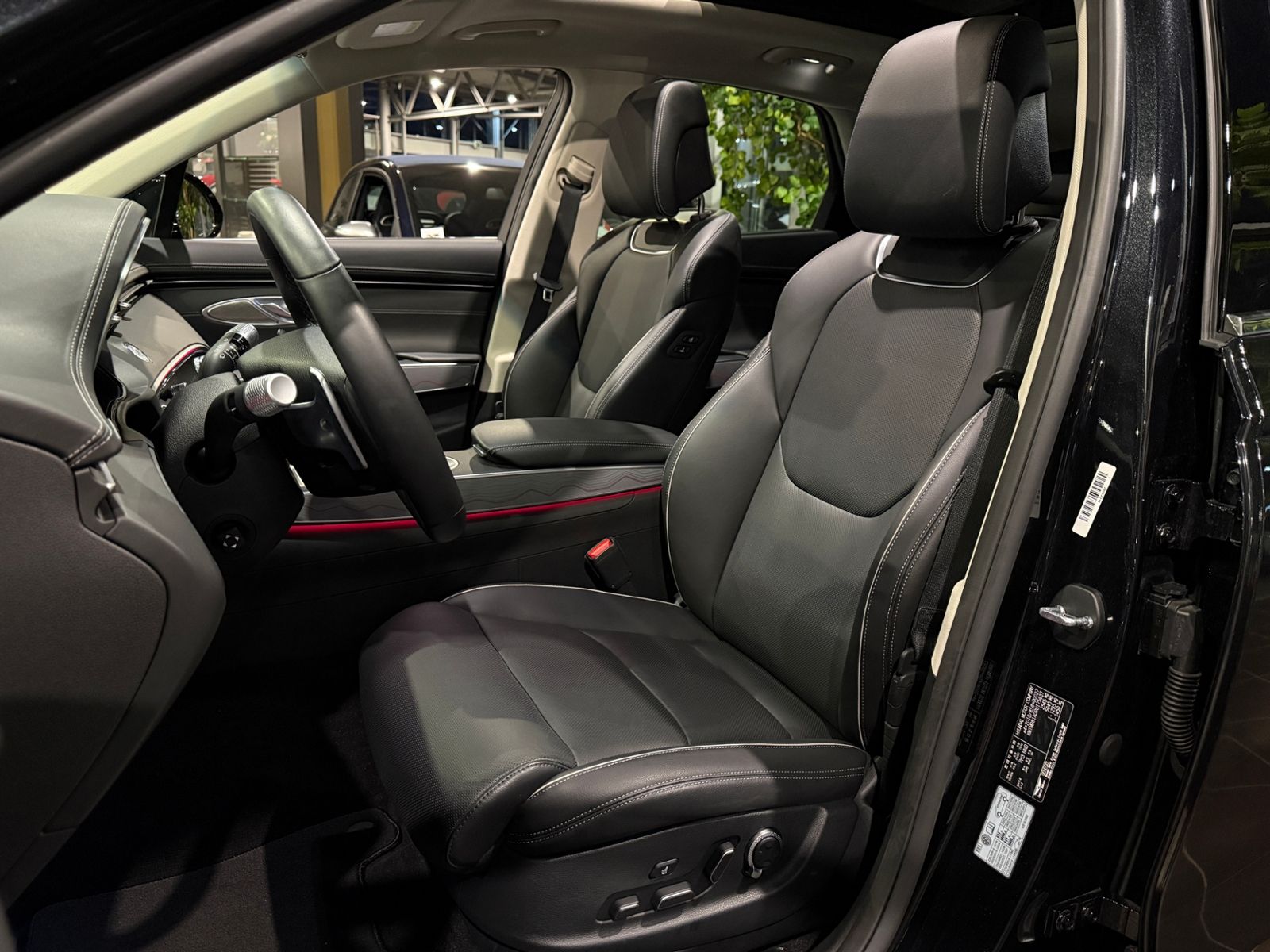 Fahrzeugabbildung Genesis GV70 Luxury 4WD PANO 360° HUD LED