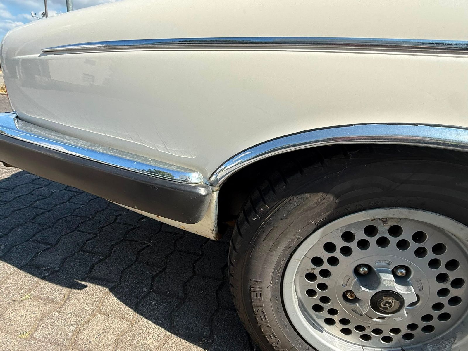 Fahrzeugabbildung Jaguar XJ12 Double Six Serie 3 Daimler H-KENNZEICHEN
