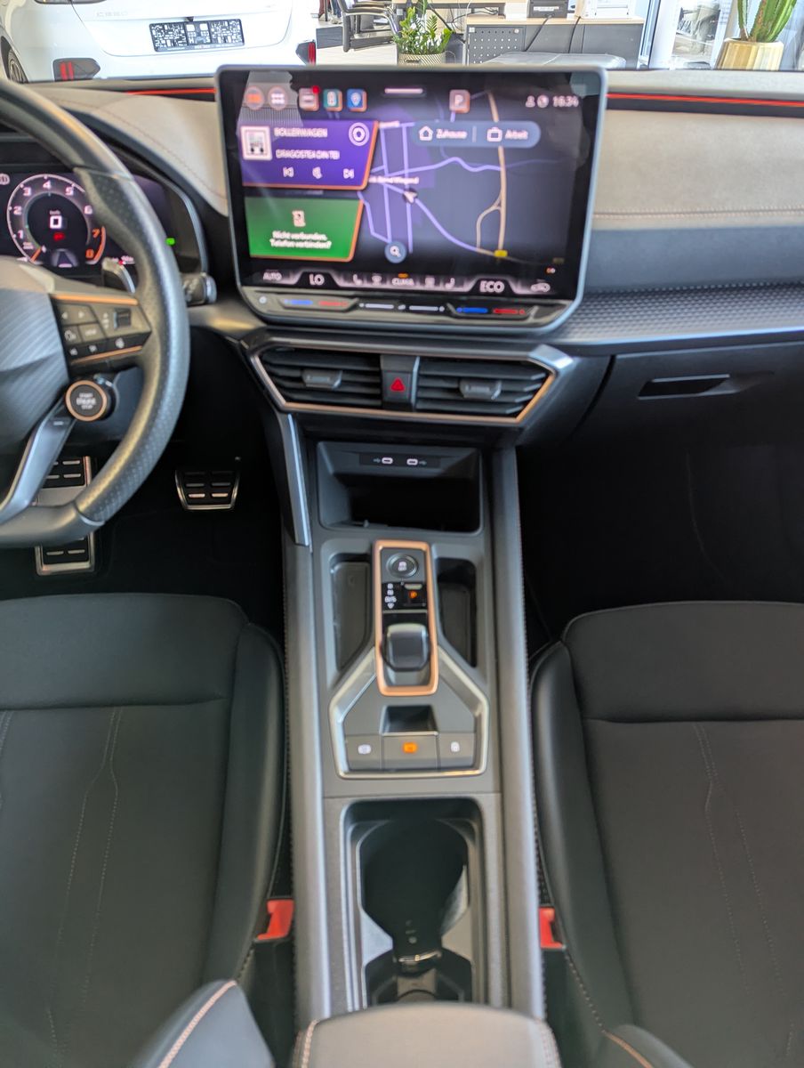 Fahrzeugabbildung CUPRA Leon 1.5 e-Hybrid Matrix Edge-Intelligent-Paket