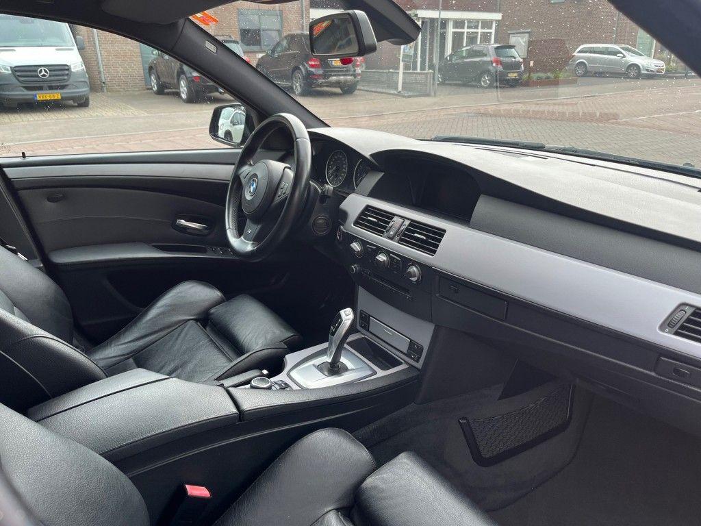 BMW 520 2010 — вигляд ззаду