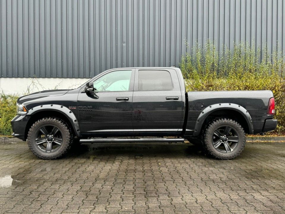 Fahrzeugabbildung Dodge RAM 5.7 4x4 CrewCab Leder MwSt. nur gewerblich!