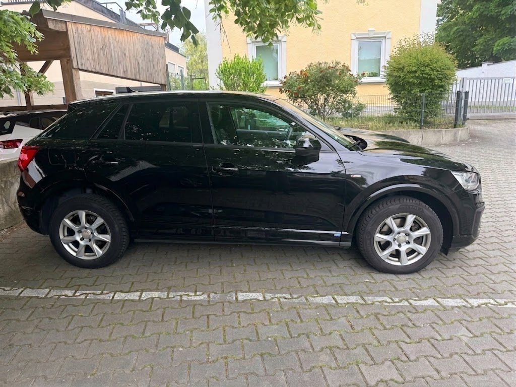 AUDI Q2