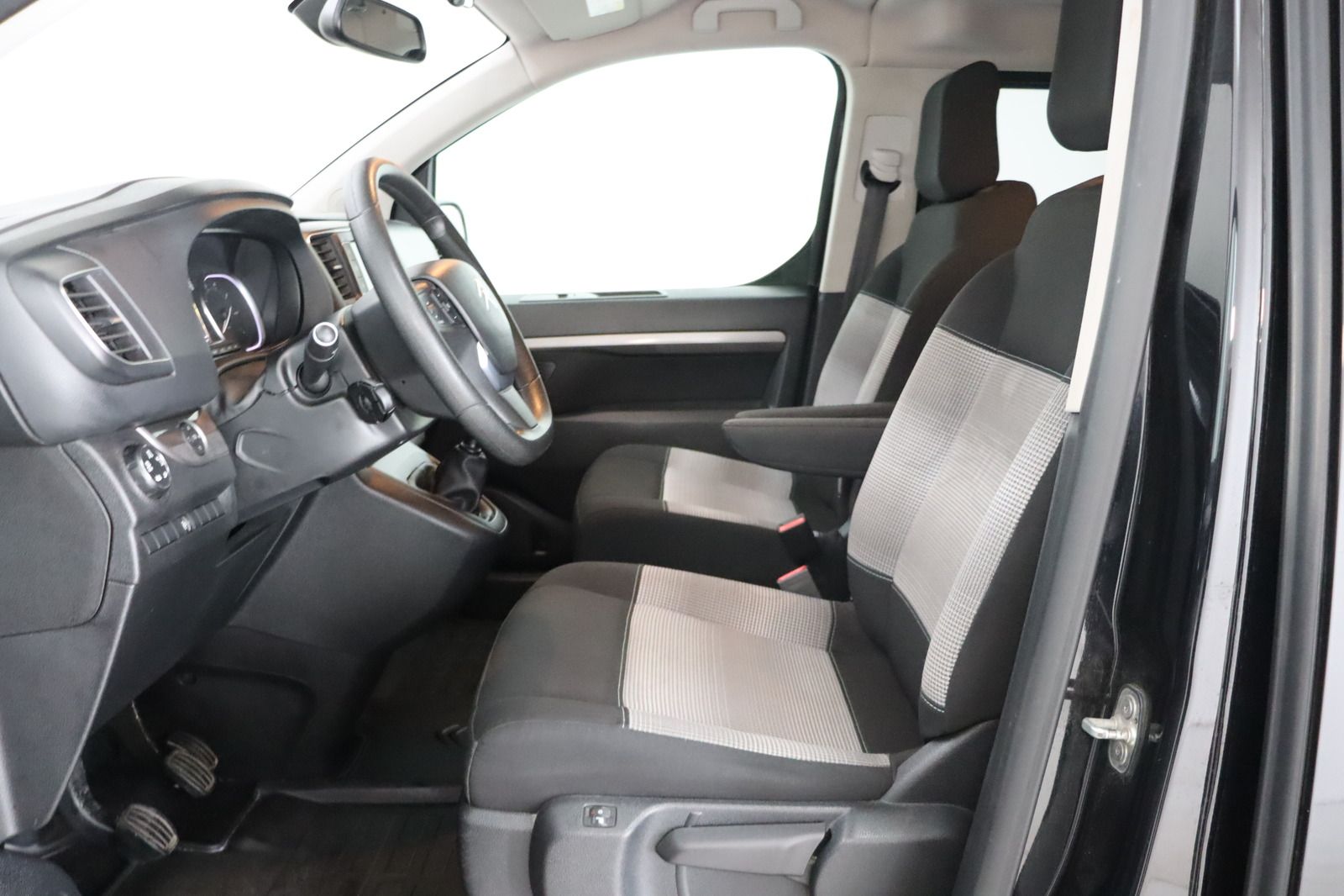 Fahrzeugabbildung Citroën Spacetourer Feel M * HUD * LED * RFK * AHK