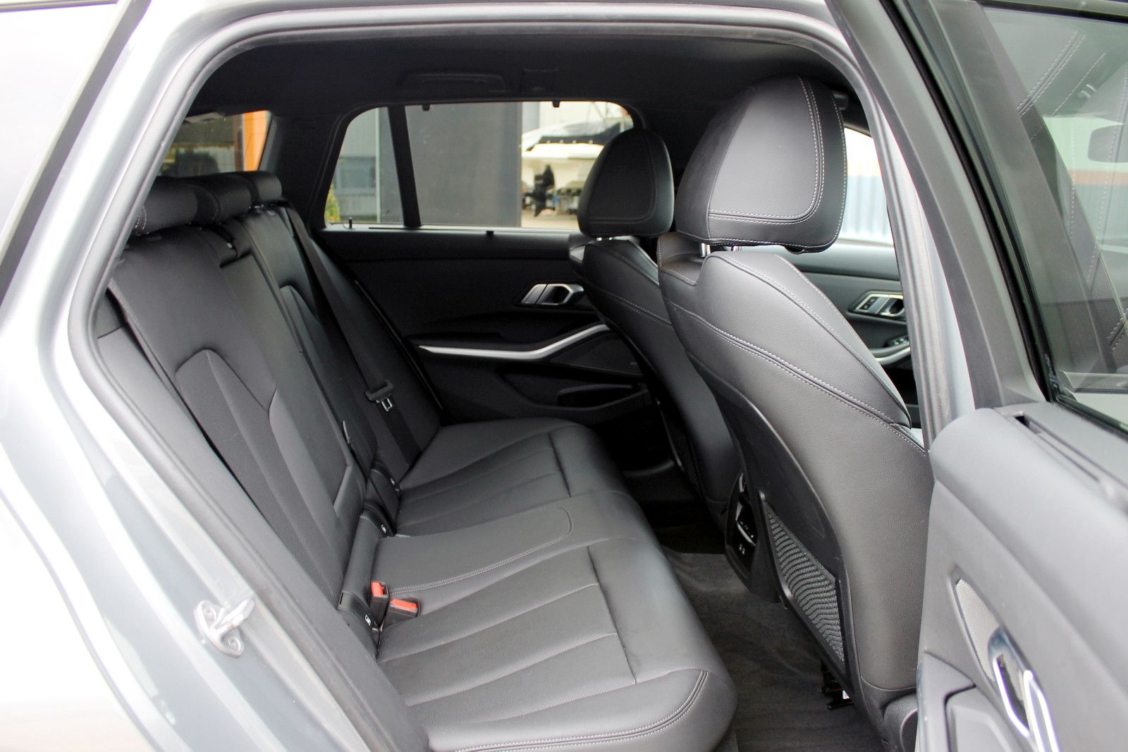 Fahrzeugabbildung BMW 318d Touring Steptr. LED ACC KAM AHK NAV CarPlay