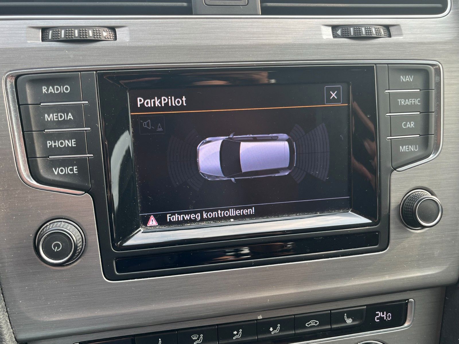 Fahrzeugabbildung Volkswagen Golf VII 1.4 TSI Comfort Navi *ZAHNRIEMEN NEU*
