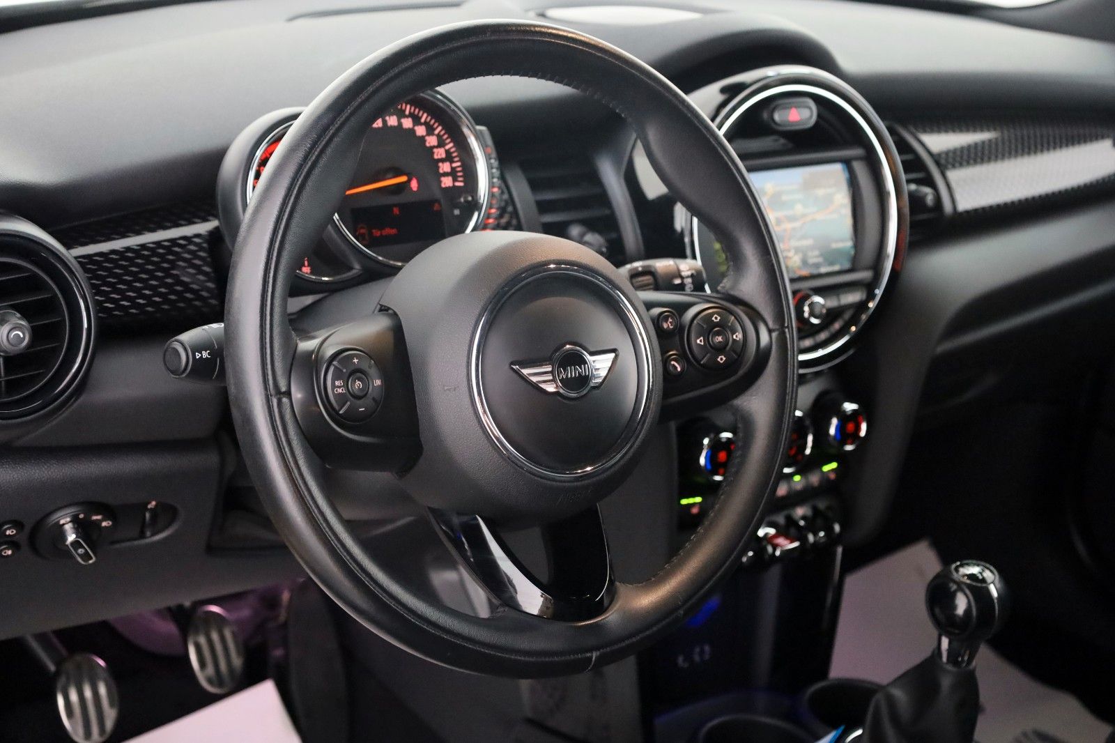 Fahrzeugabbildung MINI COOPER S T.Leder,Navi,LED,SH,PDC,SR+WR