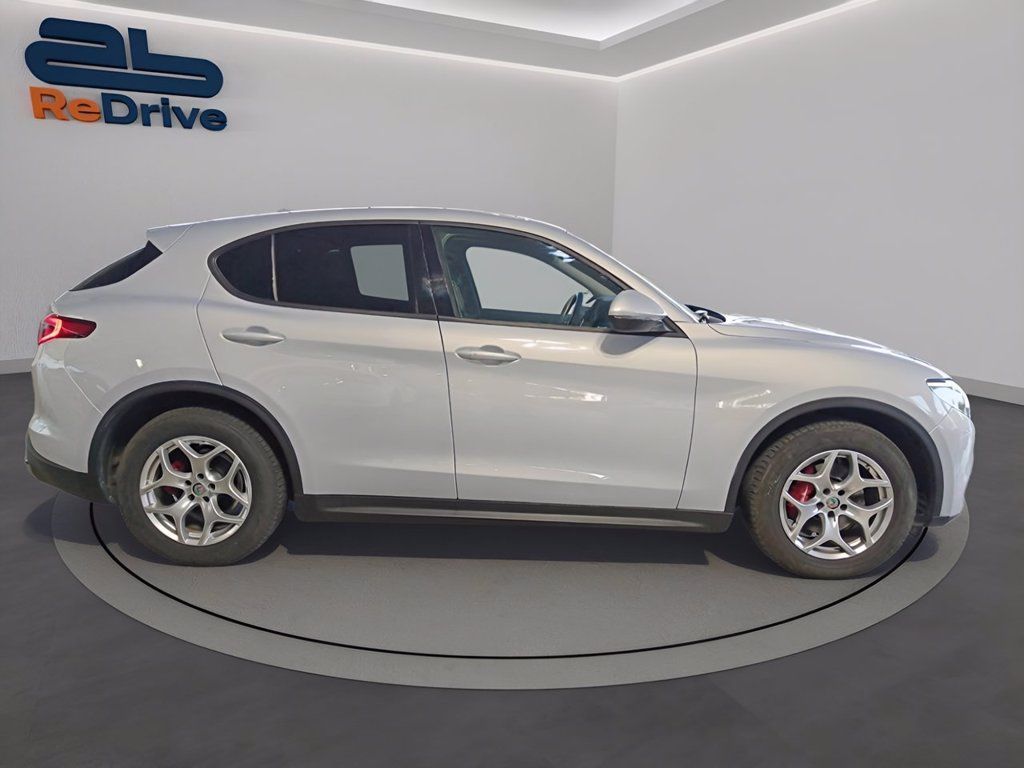 Alfa Romeo ALFA ROMEO Stelvio 2.2 t business q4 190cv auto imagem 3