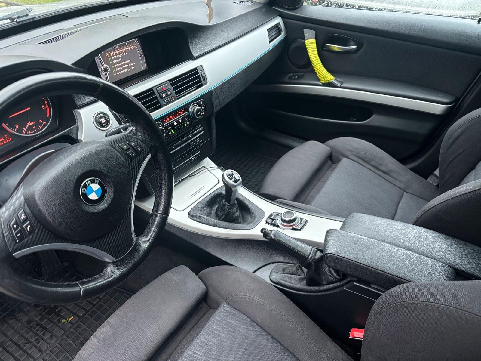 BMW 320 2009 — photo 15