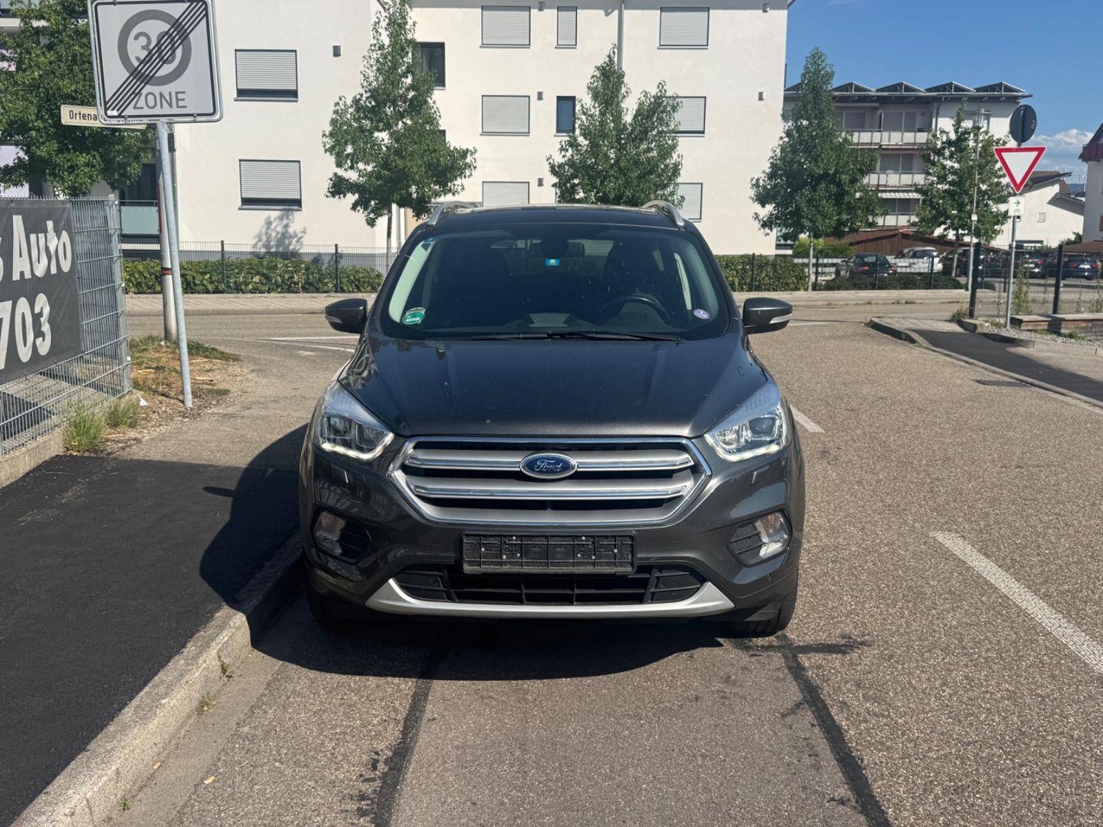 Ford Kuga Titanium TÜV NEU / Automatik / Panorama