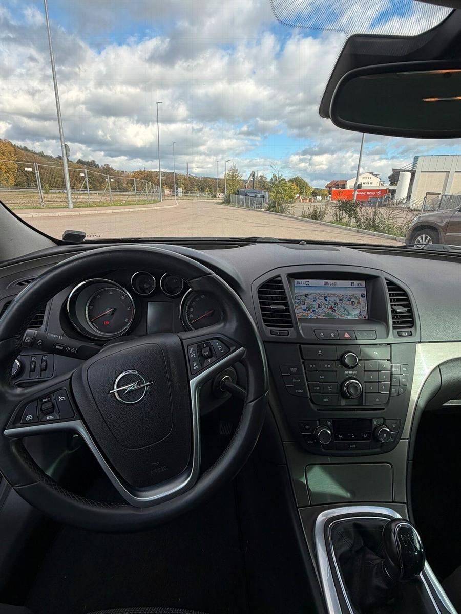 Opel Insignia 2011 — photo 10