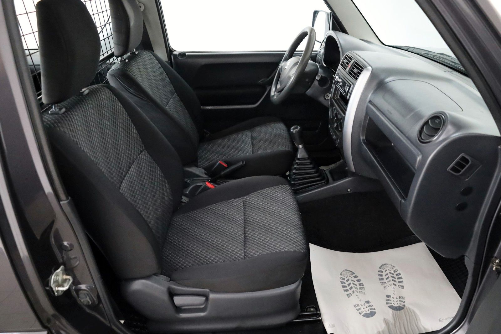 Fahrzeugabbildung Suzuki Jimny Club Modellpflege, 8 fach bereift,AHK