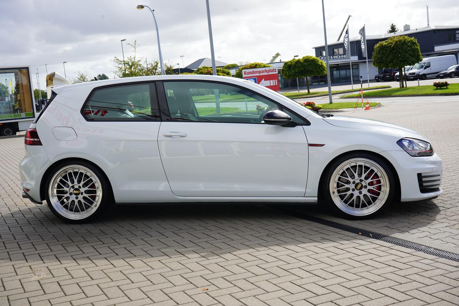 Volkswagen Golf VII 2.0 GTI Sitzheizung Klimaaut. PDC AHK