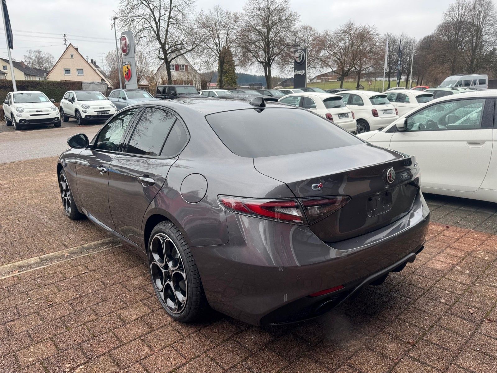 Fahrzeugabbildung Alfa Romeo Giulia 2.0 Veloce AT8-Q4 MEMORY LEDER NAVI KAMER