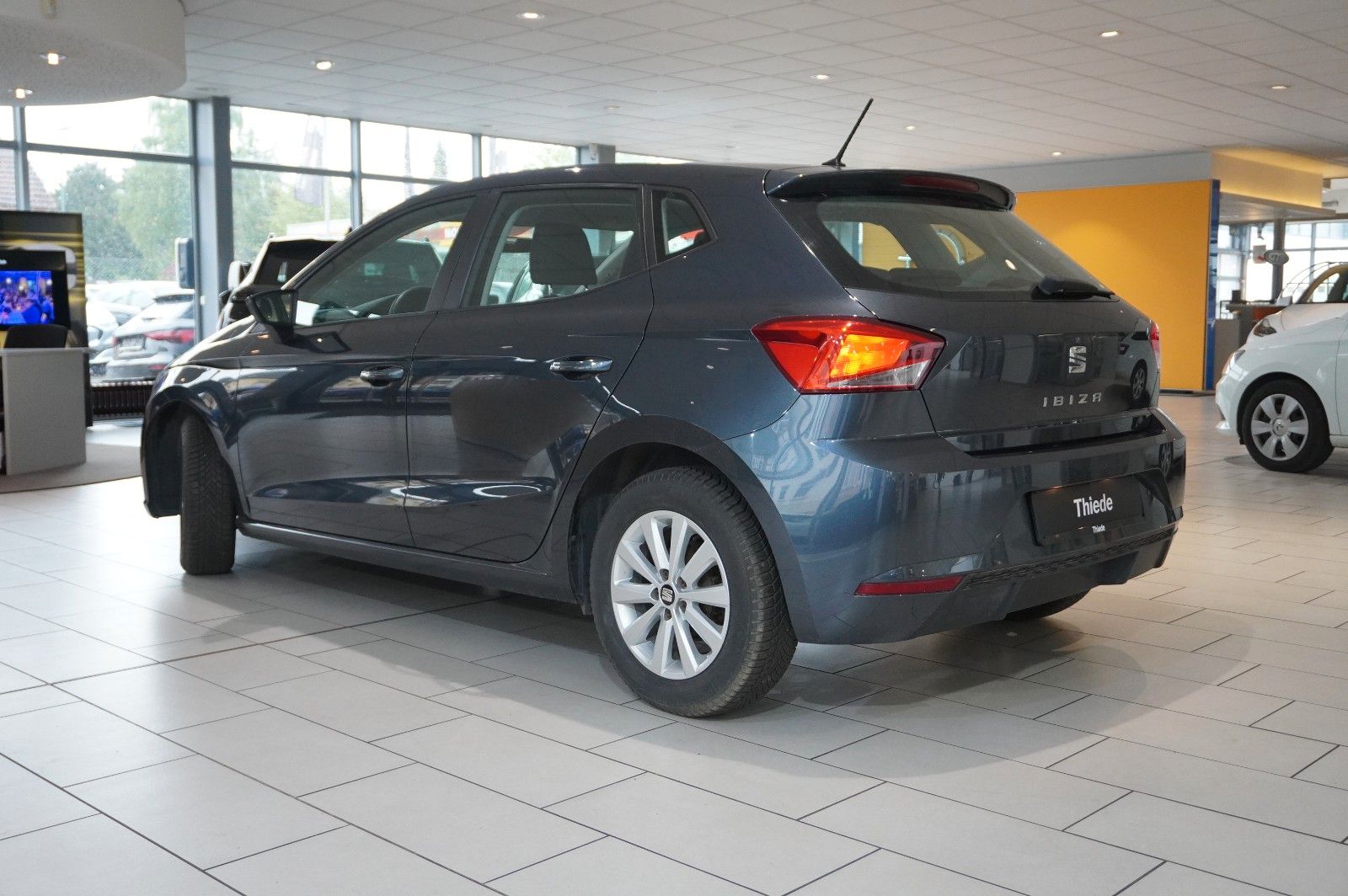 Fahrzeugabbildung SEAT Ibiza 1.0 MPI STYLE 5-TÜR NAVI/PDC/TEMP./NEBEL