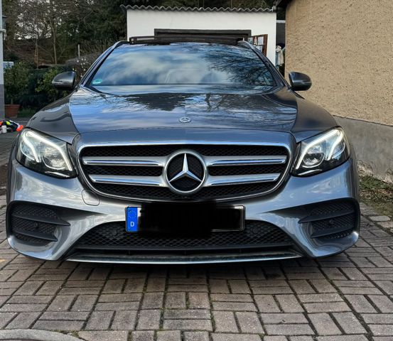 MERCEDES-BENZ E 350d T AMG Line Autom. AMG Line