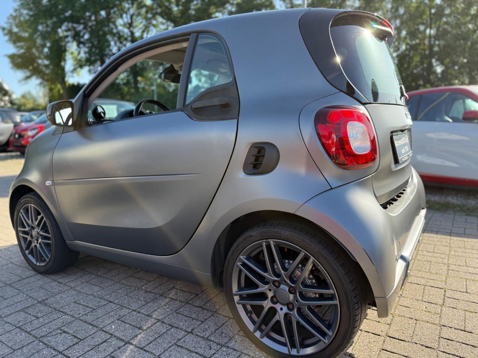 Smart ForTwo BRABUS*JBL*PANORAMA*KAMERA*NAVI*AMBIENTE*