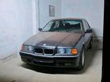 BMW E36 318i - BMW 318 aus 1993: 318i E36