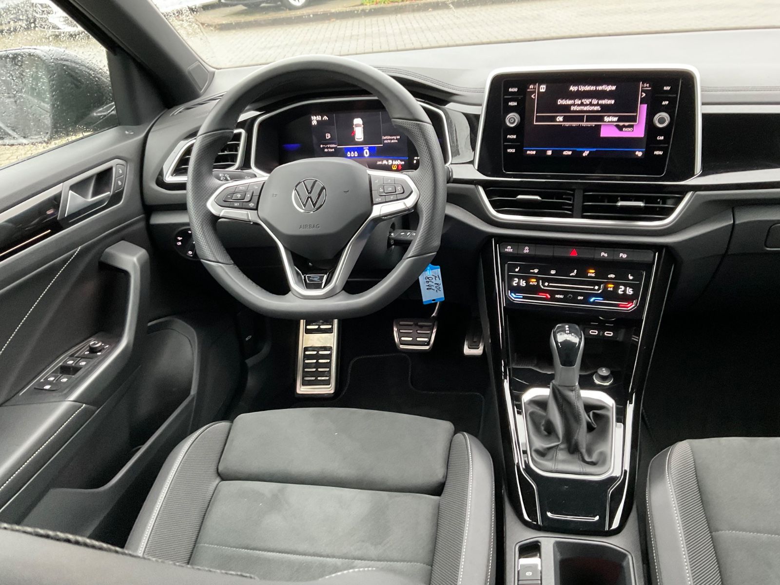 Fahrzeugabbildung Volkswagen T-Roc 1.5 TSI DSG R Line,AHK,ACC,Kamera,Navi