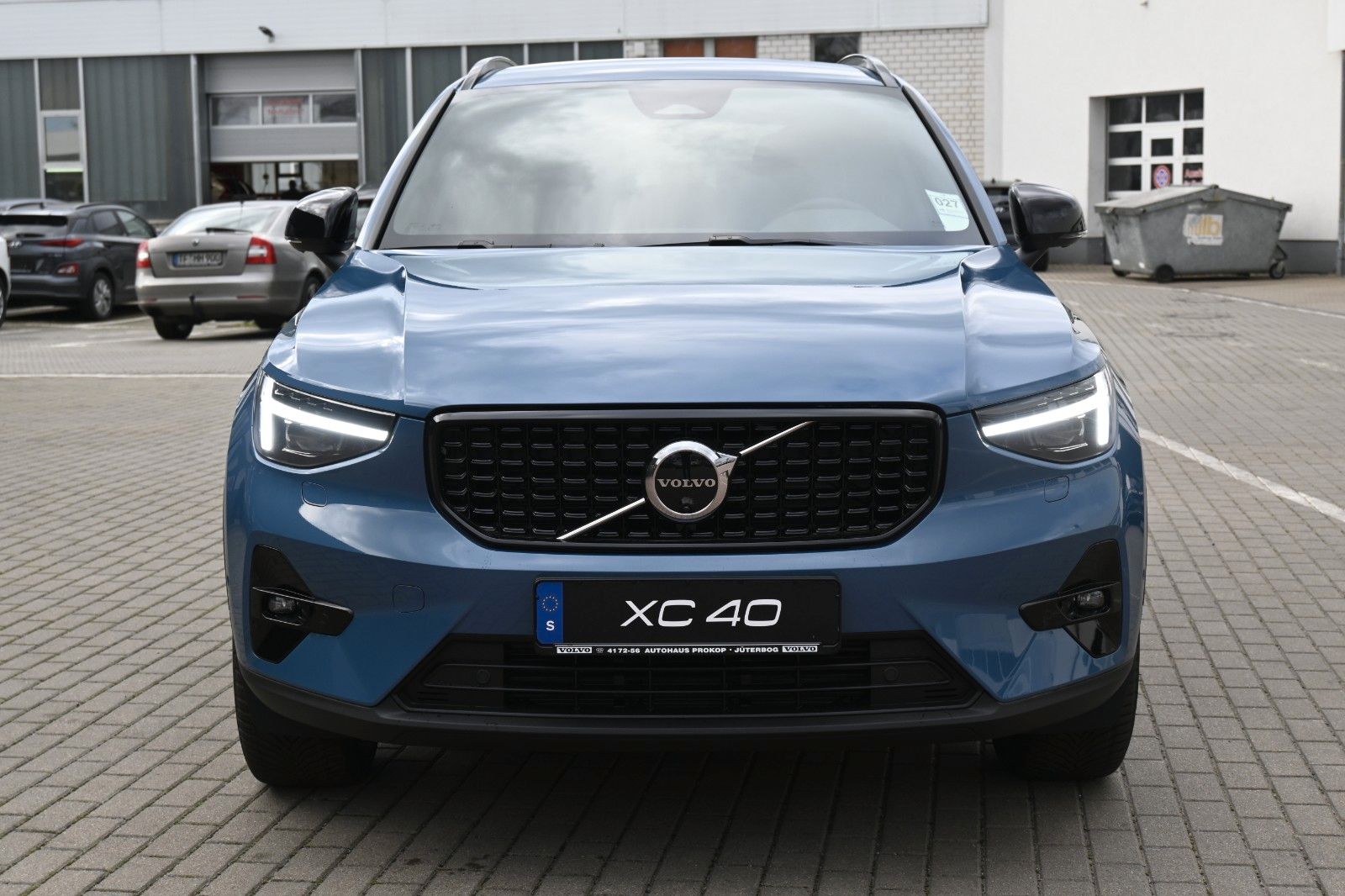 Fahrzeugabbildung Volvo XC40 B3 DSG Plus Dark*360°*ACC*AHK*Allwetter