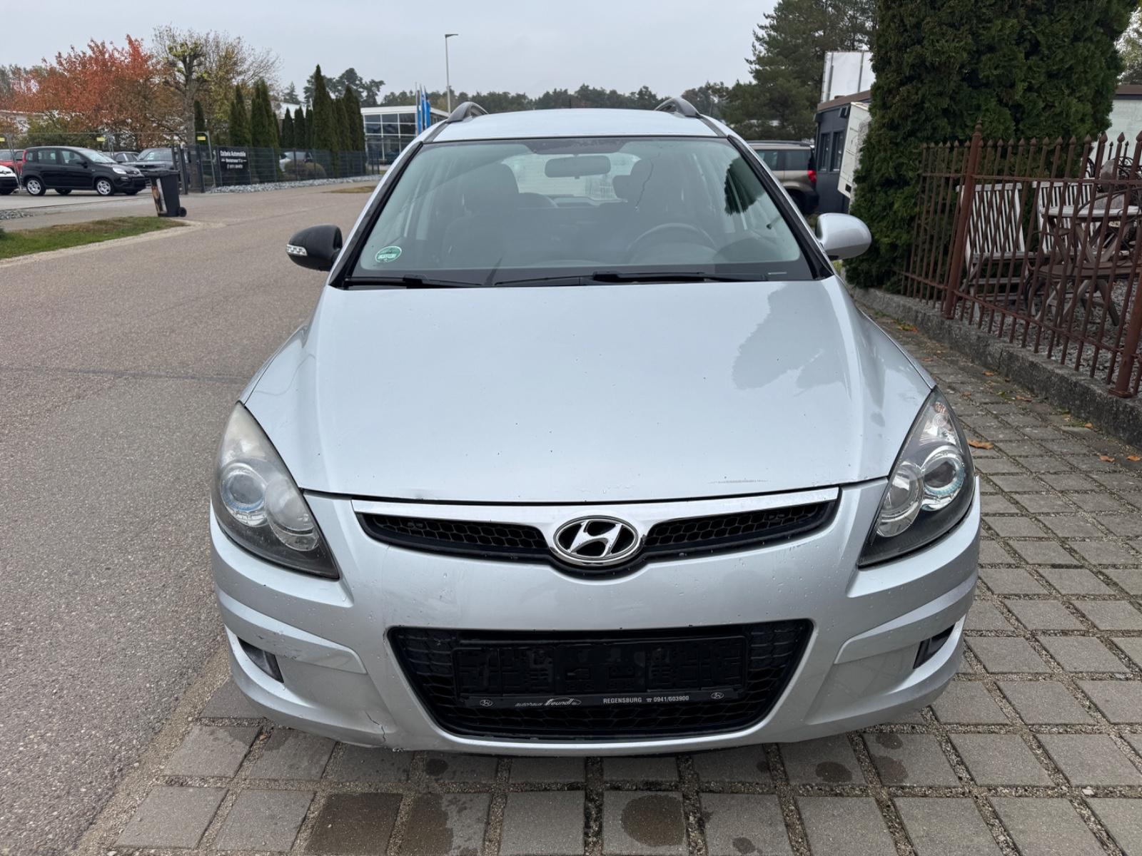 Hyundai i30 2009 — rear view