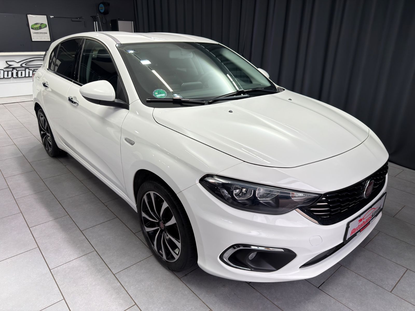 Fahrzeugabbildung Fiat Tipo Lounge |AHK|RF-CAM|LED|LEDER|NAVI