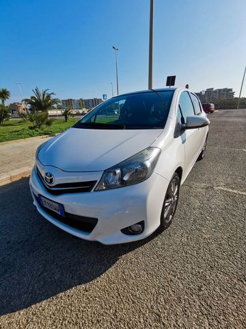 Toyota Yaris 1.3 5 porte Lounge TETTO PAN.